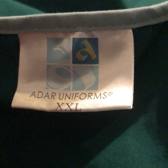 Women’s Kelly Green Adar nursing Uniform top with pockets - Picture 7 of 8